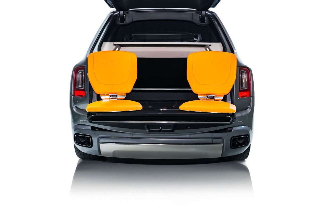 Rolls-Royce Cullinan CULLINAN BLACK BADGE | TAILGATE SEATS | PANORAMIC GLASS SUNROOF | TWO TONE INTERIOR | BESPOKE AUDIO