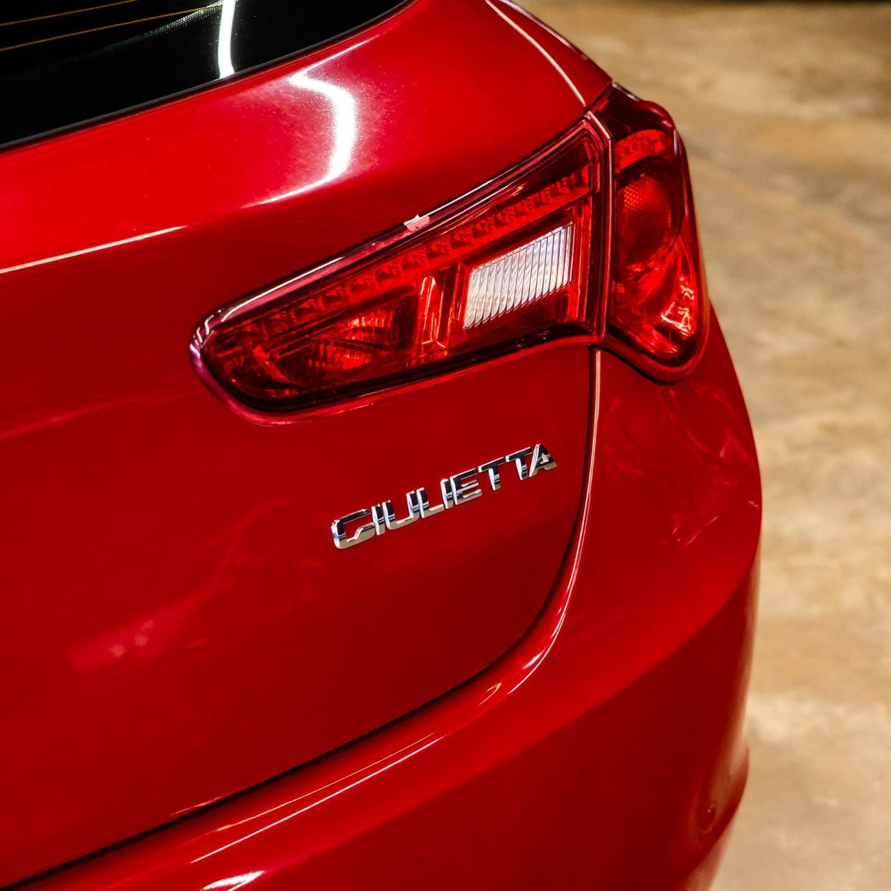 Alfa Romeo Giulietta AED 861 P.M • 0% Downpayment • Alfa Romeo Giulietta Veloce  • 1 Year Warranty