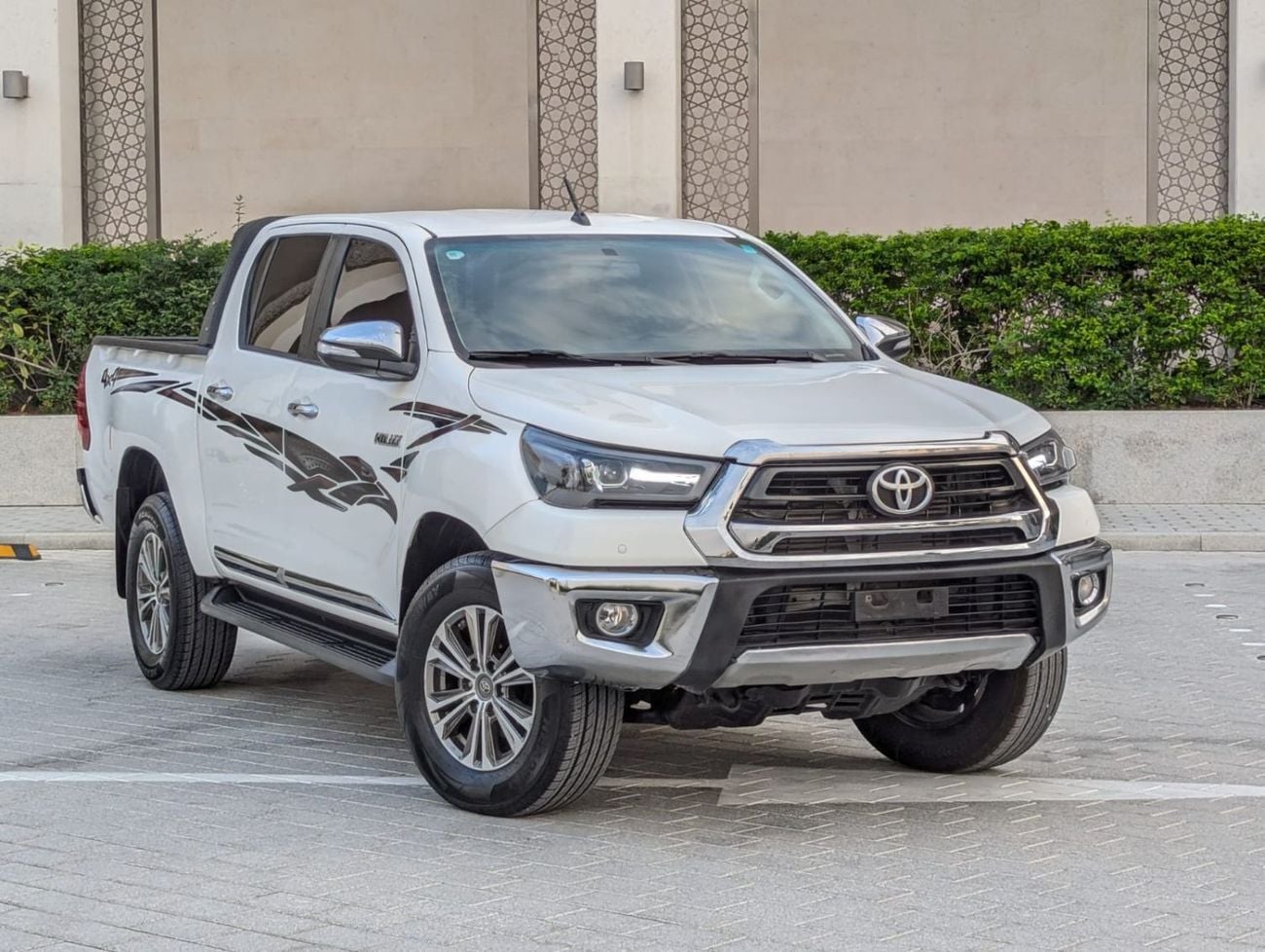 تويوتا هيلوكس Toyota Hilux pickup LHD 2021 white diesel engine 4-cylinder 2.4L