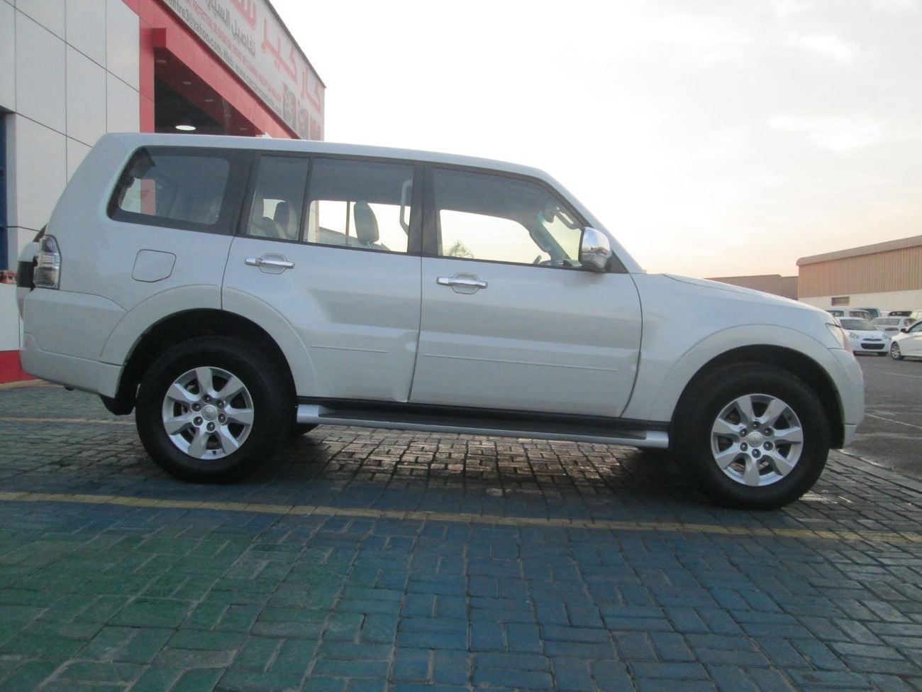 ميتسوبيشي باجيرو GLS M/L DIAMOND GLS Base 3.5L (7 Seater)