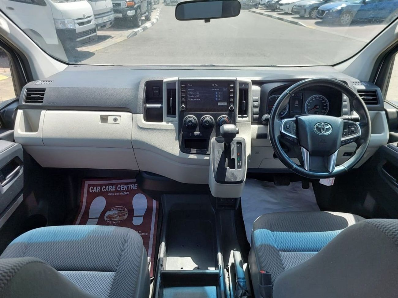 Toyota Hiace TOYOTA HIACE COMMUTER VAN RHD 2020 MODEL 2.8 L DIESEL AUTOMATIC(PM05350)