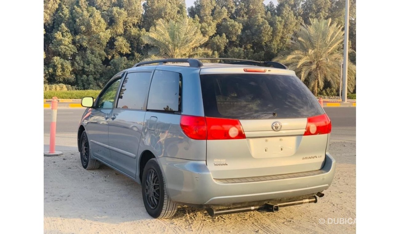 Toyota Sienna 2010 Door Automatic For Urgent SALE Passing From RTA Dubai