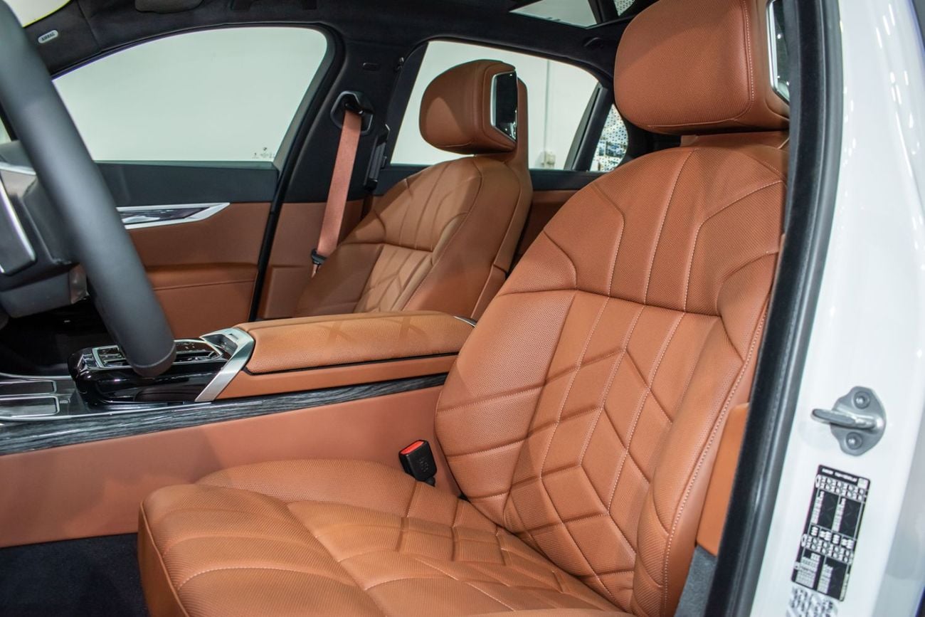 BMW 740i LUXURY PURE EXCELLENCE
