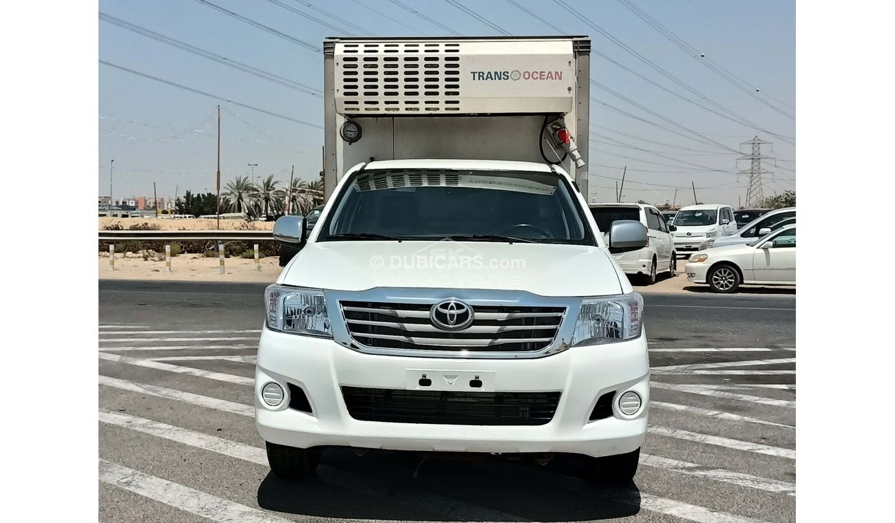 تويوتا هيلوكس 2.7L, 15" Tyre, Xenon Headlights, Fabric Seats, Chiller, Front A/C, Manual Gear Box (LOT # 8200)