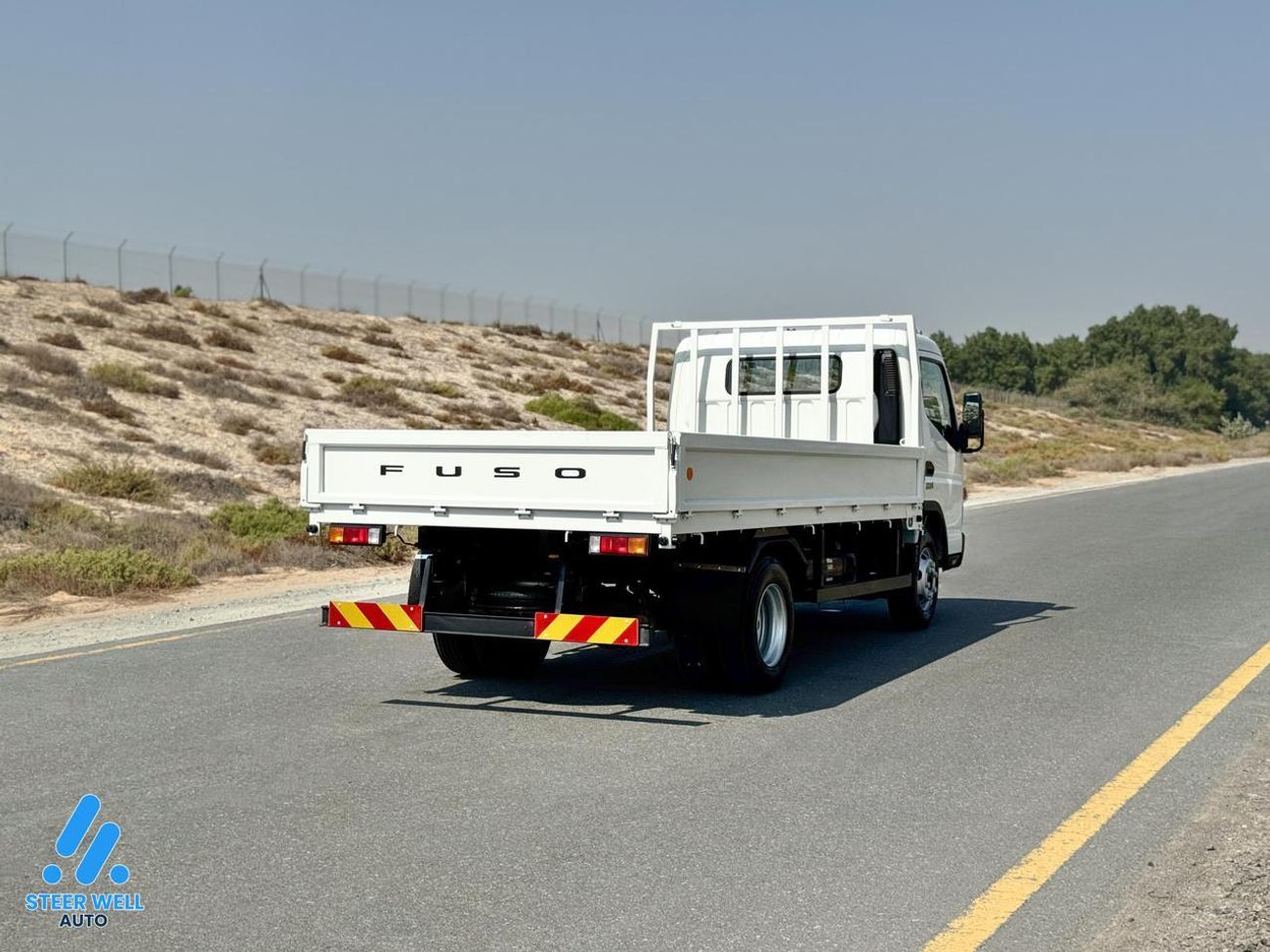 Mitsubishi Fuso Canter 2023 Cargo Pickup GCC Specs 3.0L Diesel | Manual RWD White
