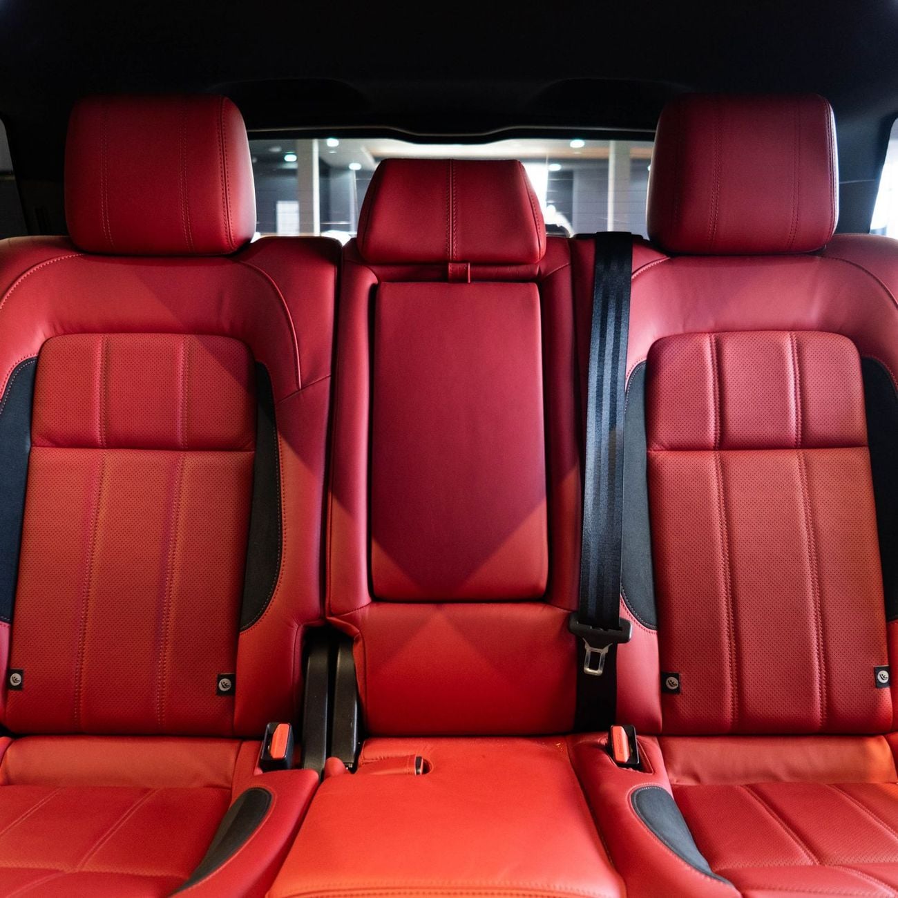 Land Rover Range Rover Sport HSE P360 3.0L 3,449 P.M • 0% Downpayment • Range Rover Sport HSE • 1 Year Warranty
