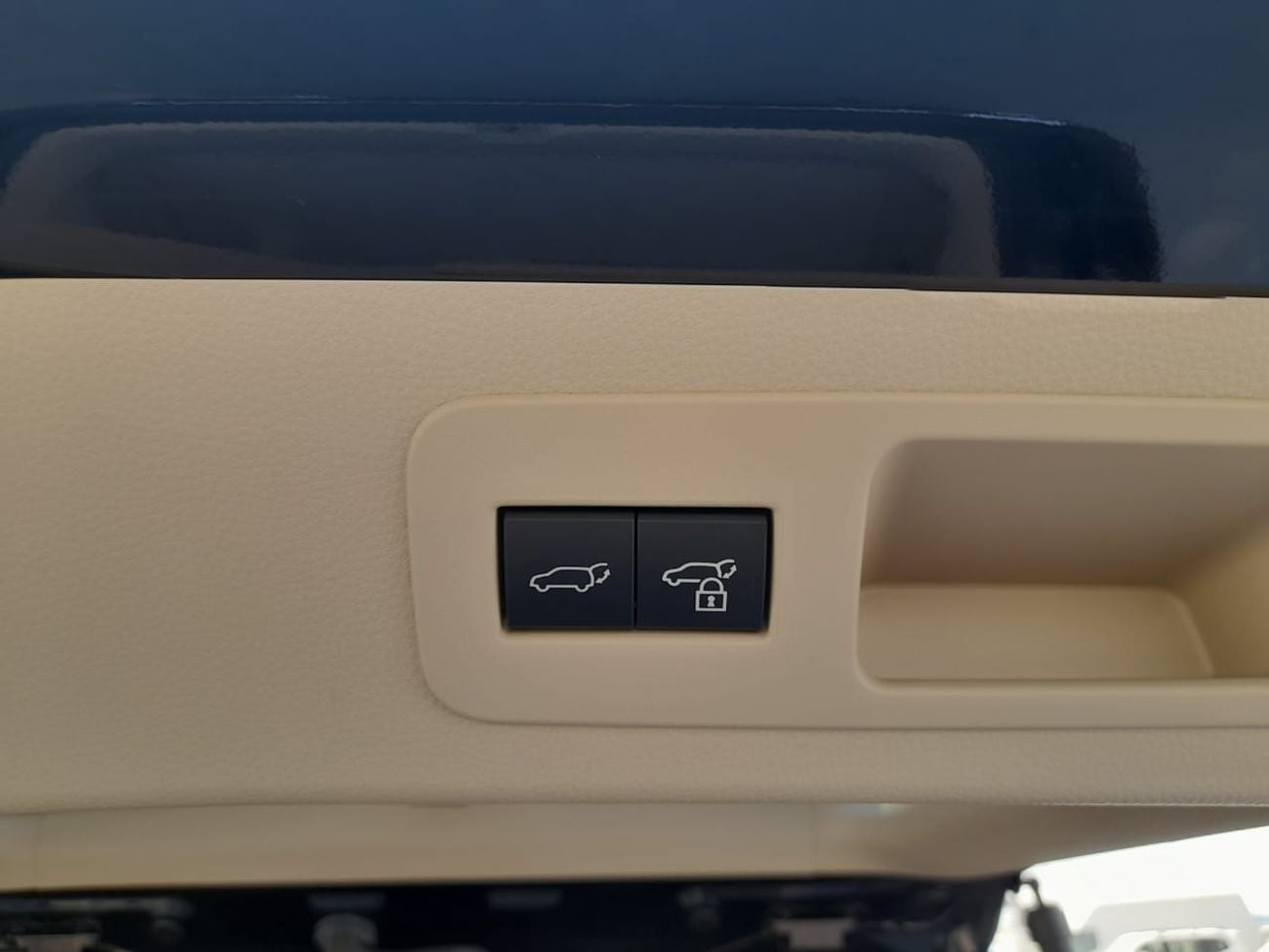 تويوتا لاند كروزر Right-Hand drive Diesel ZX black with biege