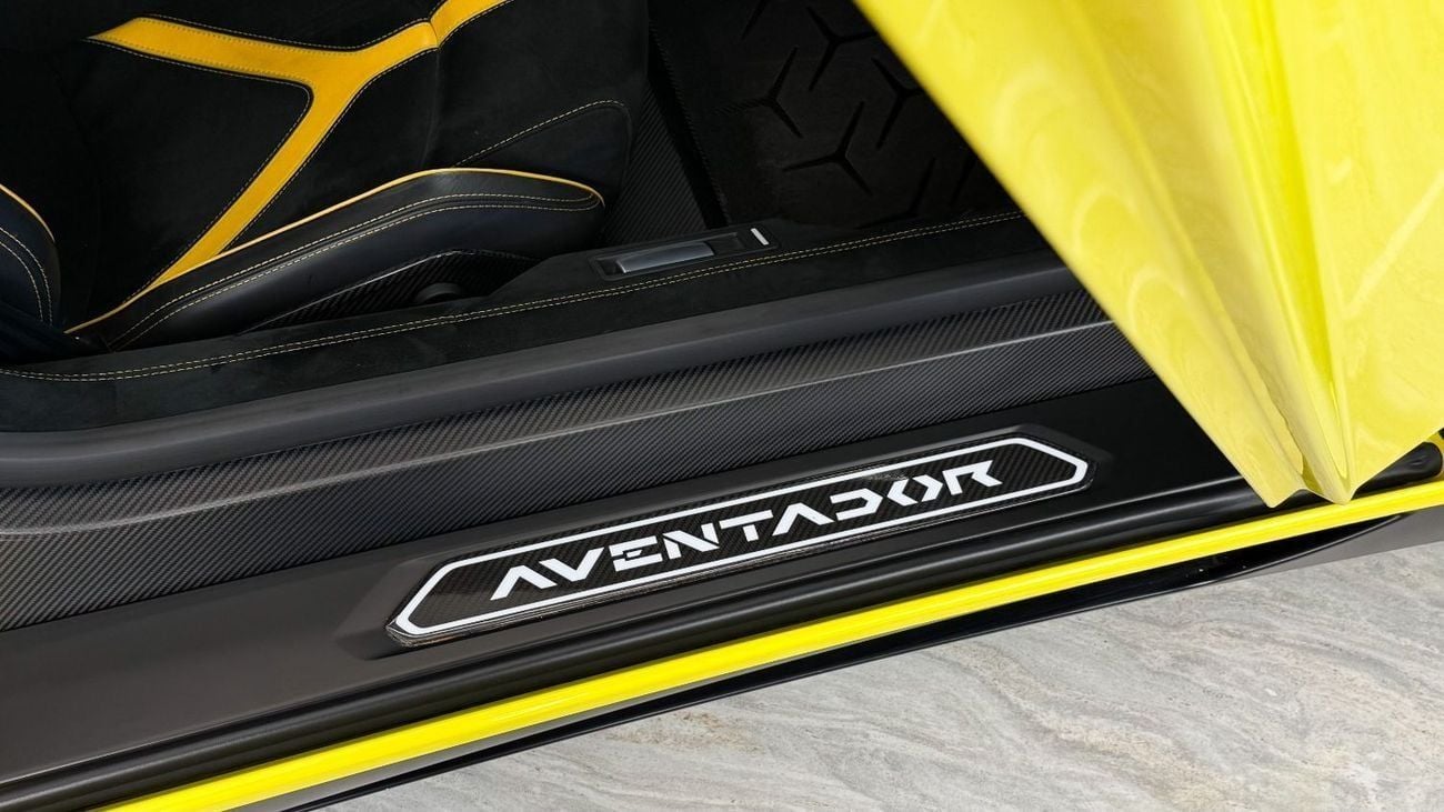 Lamborghini Aventador 6.5L V12 Lamborghini Aventador SV 2016 - LP 750-4 SV Roadster - Yellow (Giallo)