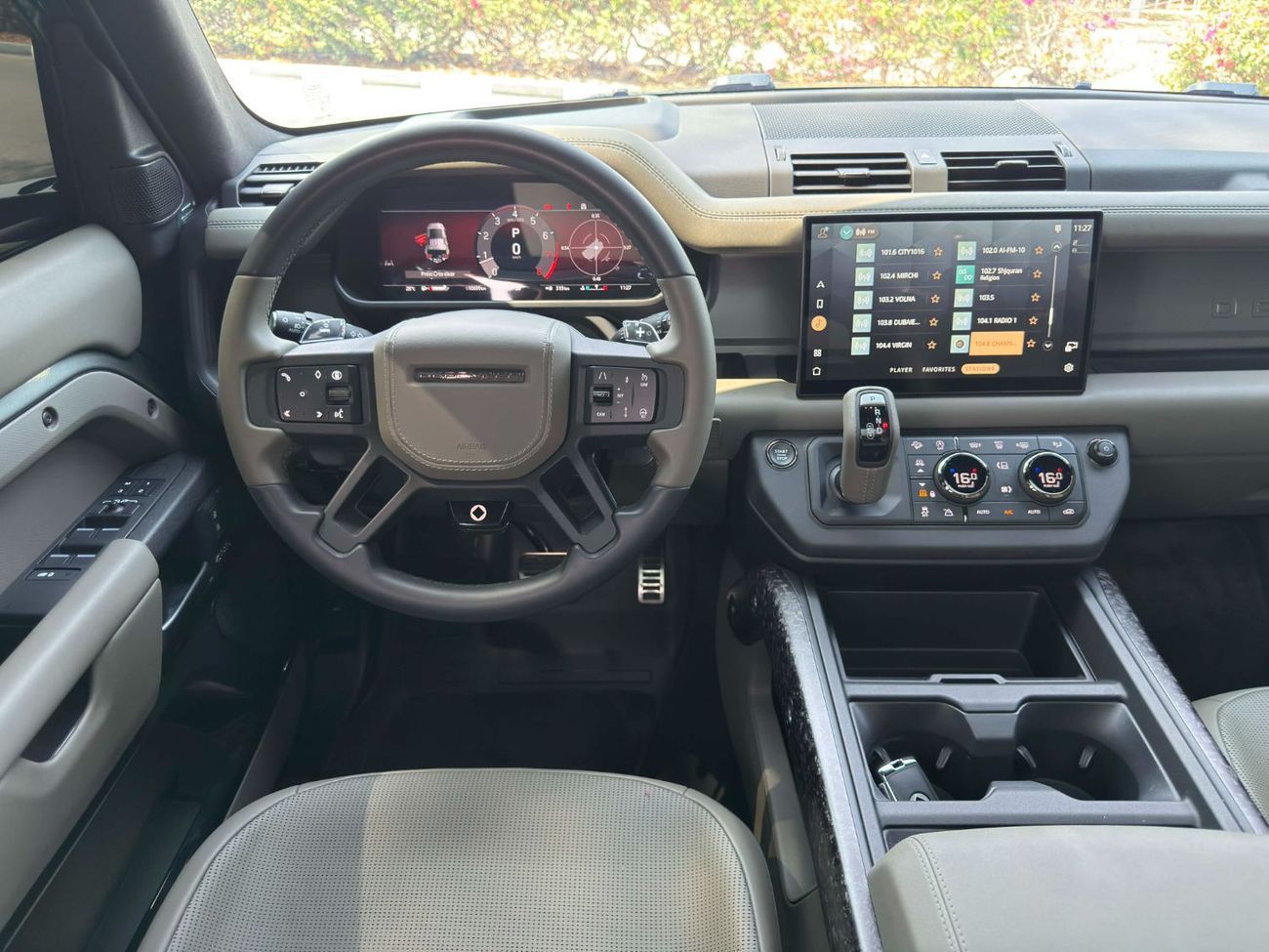 لاند روفر ديفندر 110 P635 OCTA V8