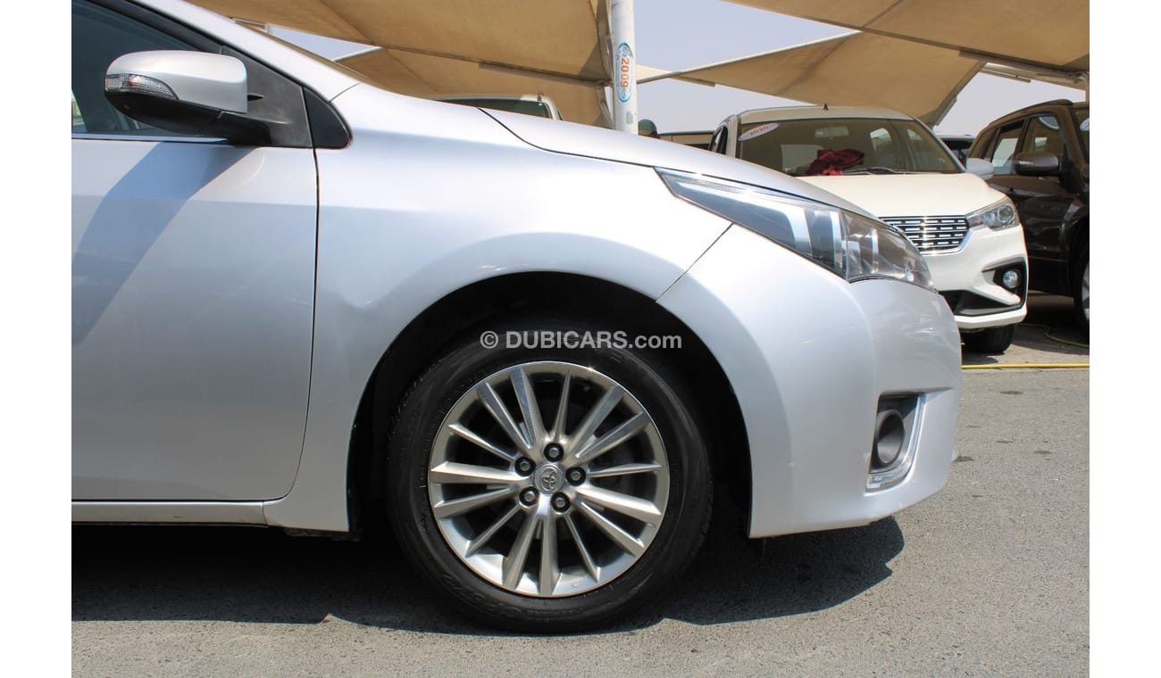 تويوتا كورولا SE+ خالية من الحوادث - خليجي - بصمة - مكينة  2000 سي سي - السيارة بحالة ممتازة من الداخل والخارج