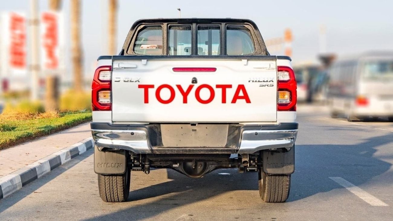 تويوتا هيلوكس Automatic , 2.7 L , 4x4 , full option