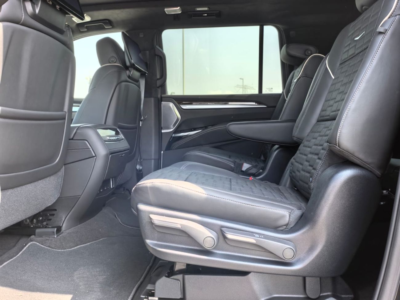 Cadillac Escalade ESV(Long)Sport Platinum Onyx Black Pkg | Fridge | 545k for local registration