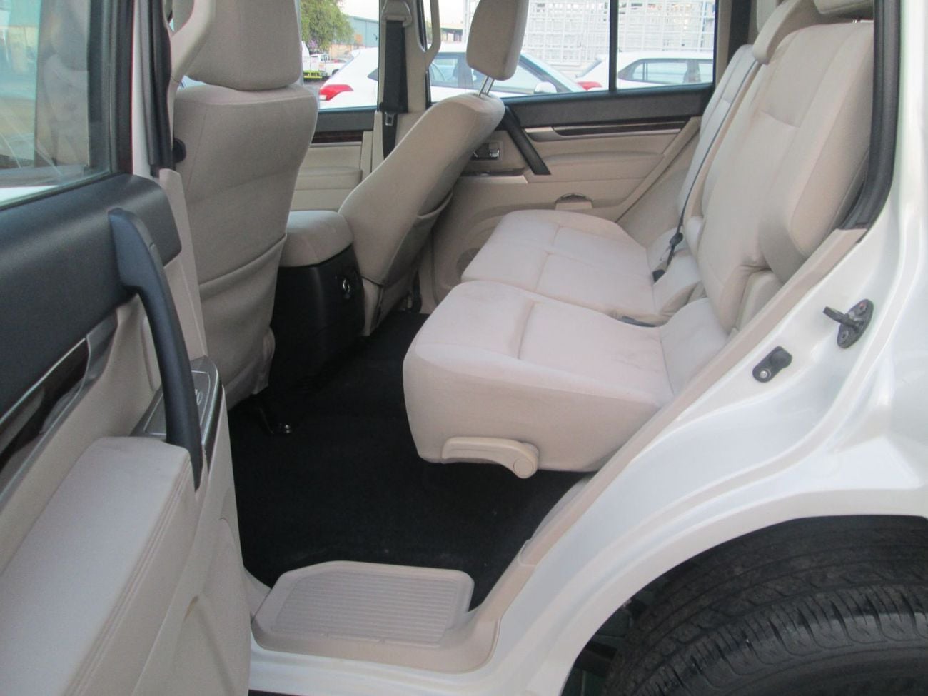 ميتسوبيشي باجيرو GLS M/L DIAMOND GLS Base 3.5L (7 Seater)