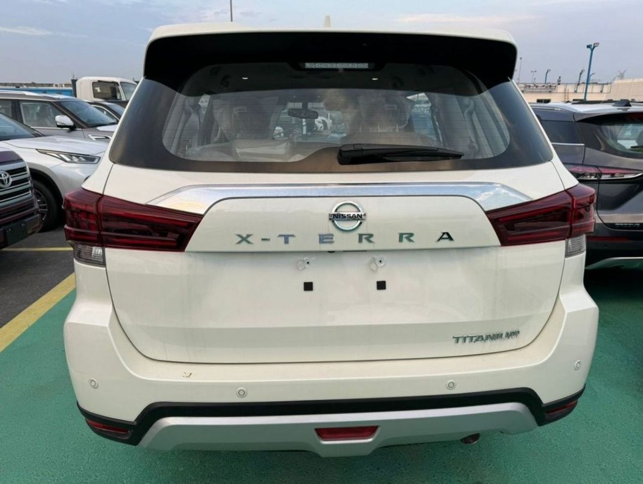 نيسان إكستيرا 2.5L PETROL TITANIUM 4WD 2023 GCC