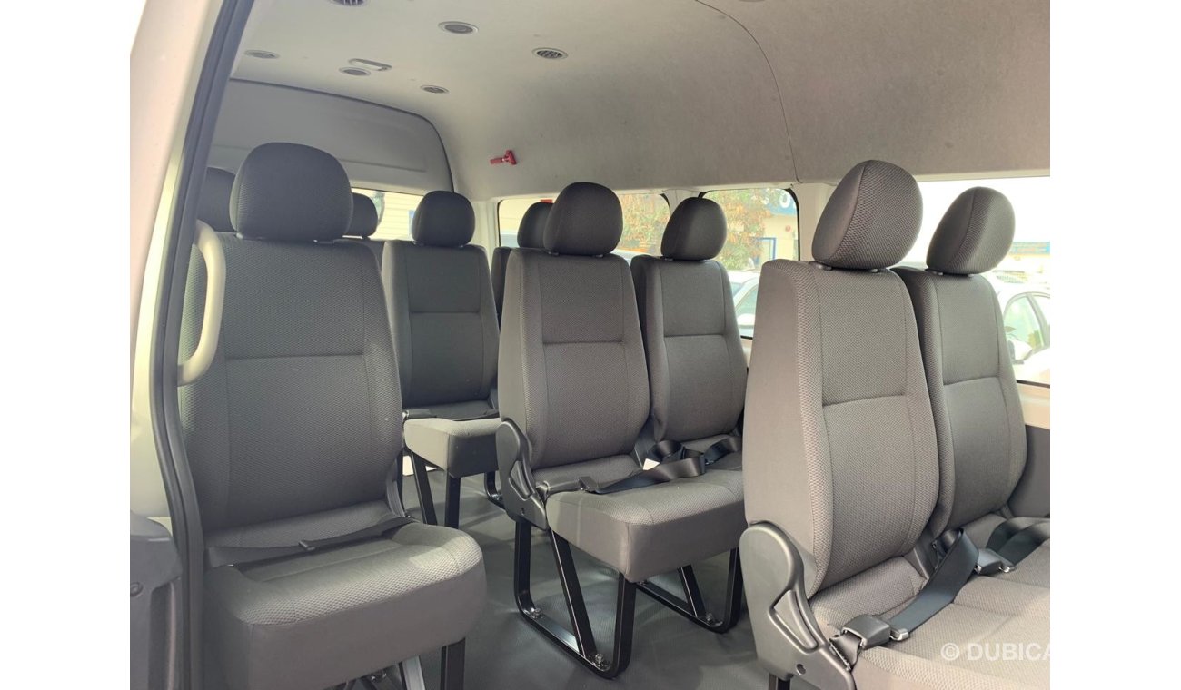 Toyota Hiace 14 SEAT automatic