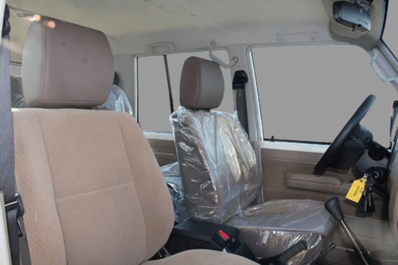 تويوتا لاند كروزر 70 ECTWFR006 – 2024 TLC76 5 Doors Hardtop E Grade  – 4.5L Diesel Manual – White
