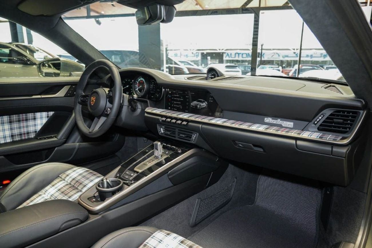 بورش 911 Turbo S 3.8L (640 HP) Coupe