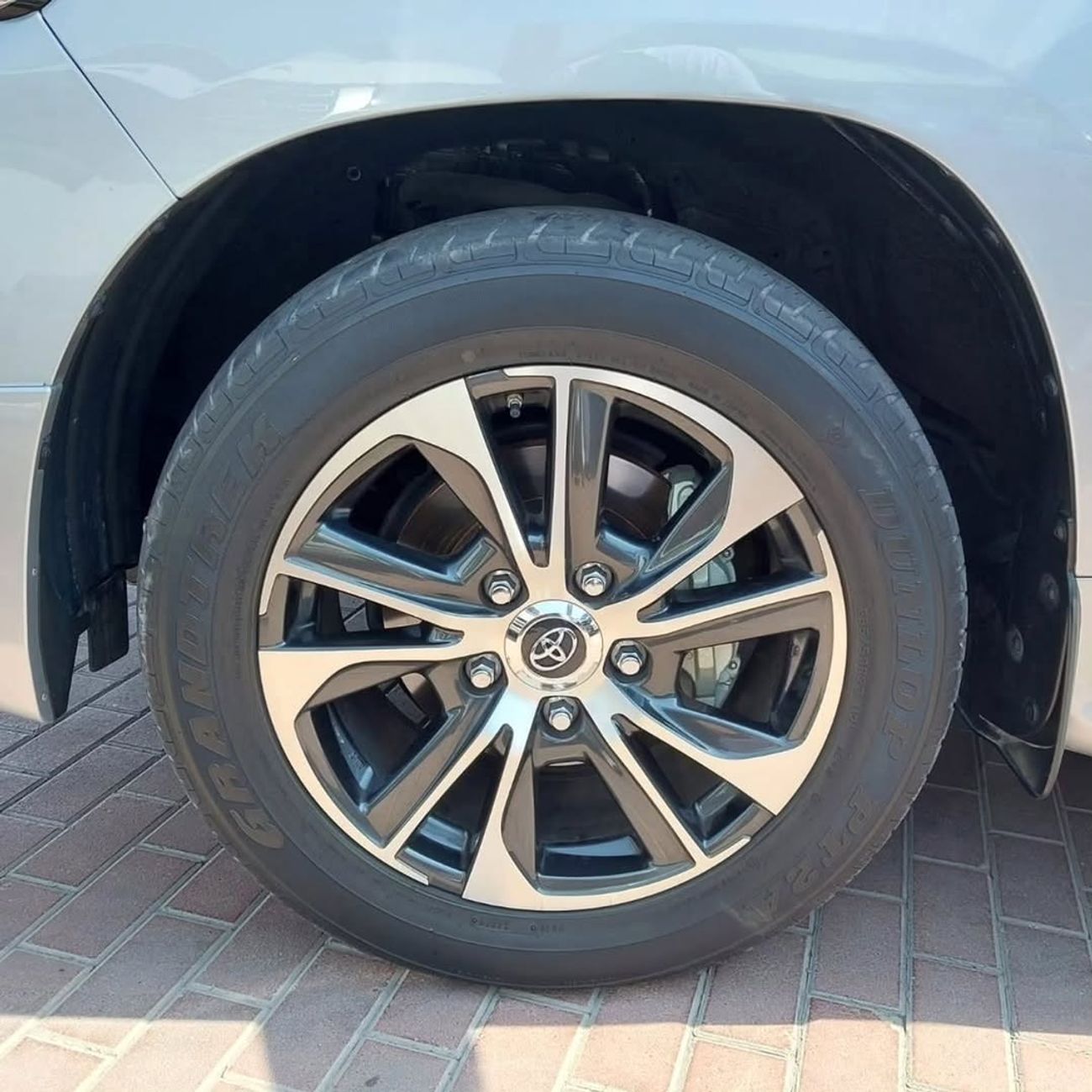 Toyota Land Cruiser TOYOTA LANDCRUISER VXR GRAND TOURING V8 5.7