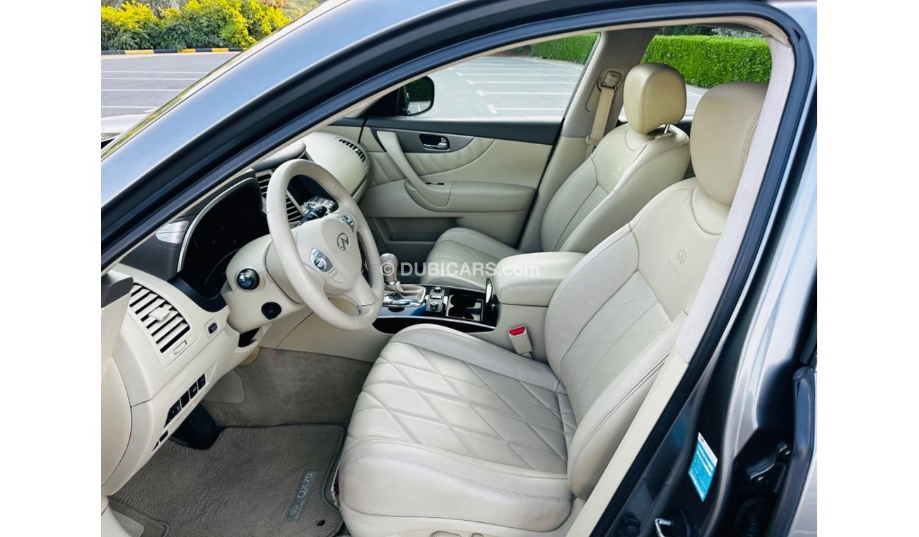 Infiniti QX70 Luxury Plus MODEL 2014 GCC CAR PERFECT CONDITION INSIDE AND OUTSIDE FULL OPTION ONE OWNER 2 keys Pan