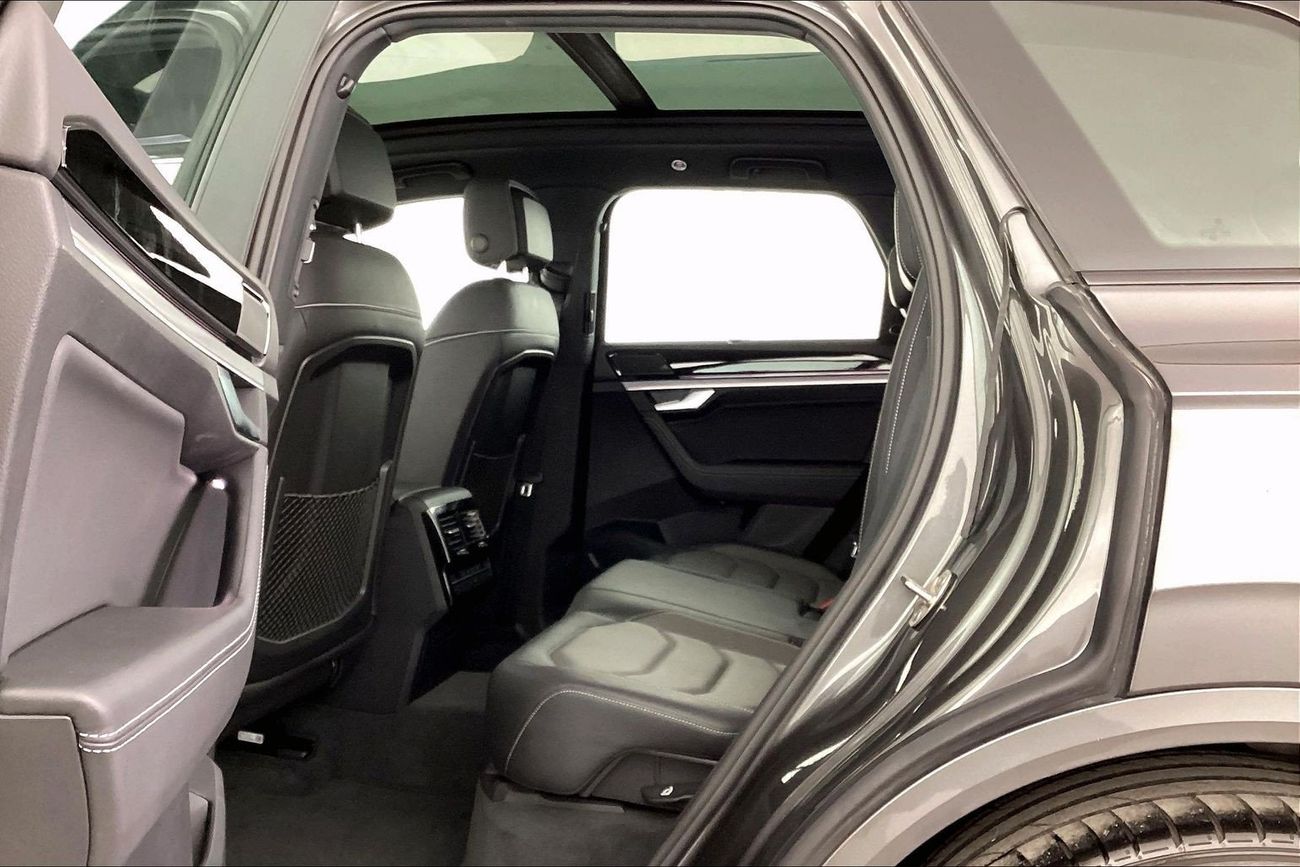 Volkswagen Touareg R-Line | Guaranteed Warranty | 0 Down Payment