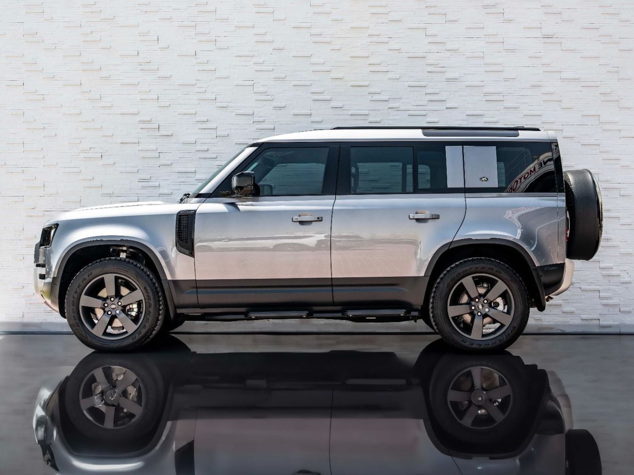 لاند روفر ديفندر P300 110 SE 2.0L (5 Seater)