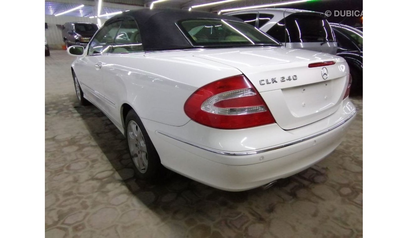 Mercedes-Benz CLK 240 Mercedes Coupe from 2005 Gulf 6 cylinder full option in good condition