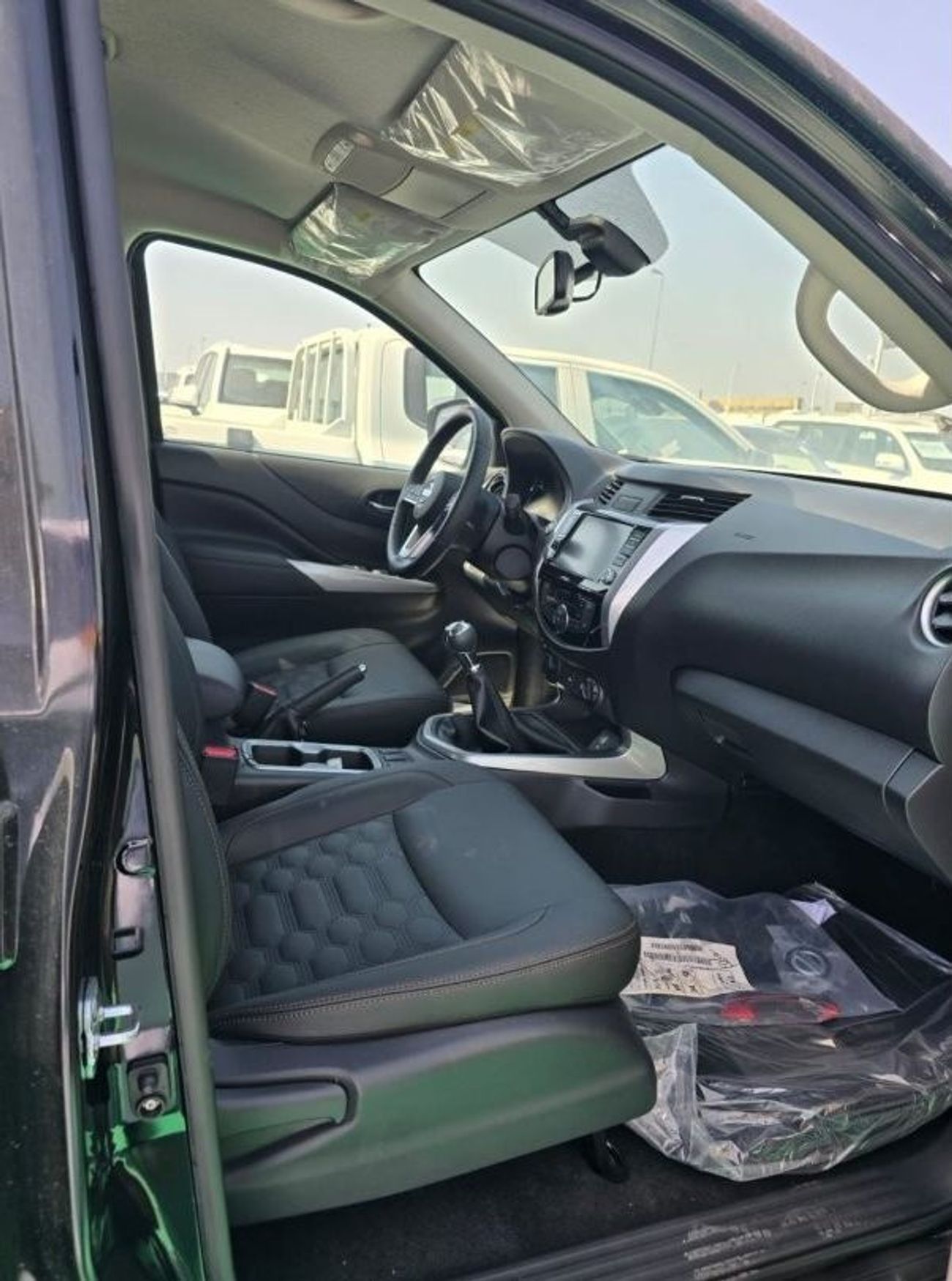 نيسان نافارا Std 2.5L 4WD M/T