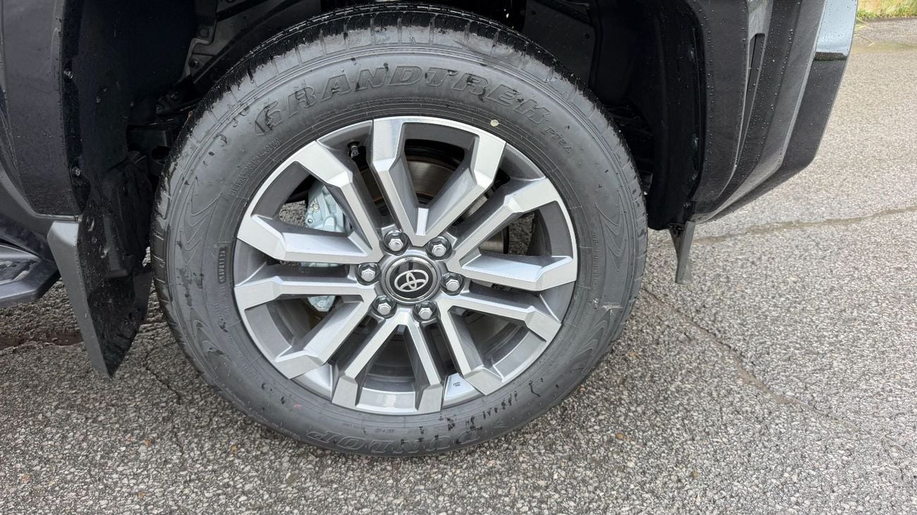 تويوتا فور رنر LIMITED 7-Seater 2.4L