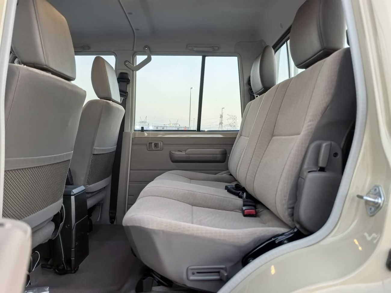 تويوتا لاند كروزر بيك آب 2025 TOYOTA LAND CRUISER 79 D/CAB 4.0L PETROL AUTOMATIC TRANSMISSION WITH DIFF LOCK,POWER WINDOW