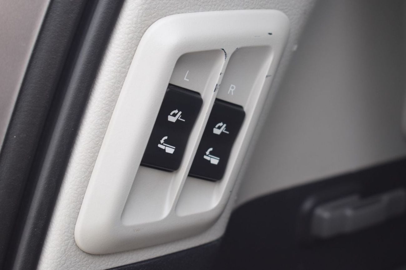 تويوتا برادو DIESEL PRADO RIGHT HAND DRIVE ONLY FOR EXPORT 2.8L FULL OPTION