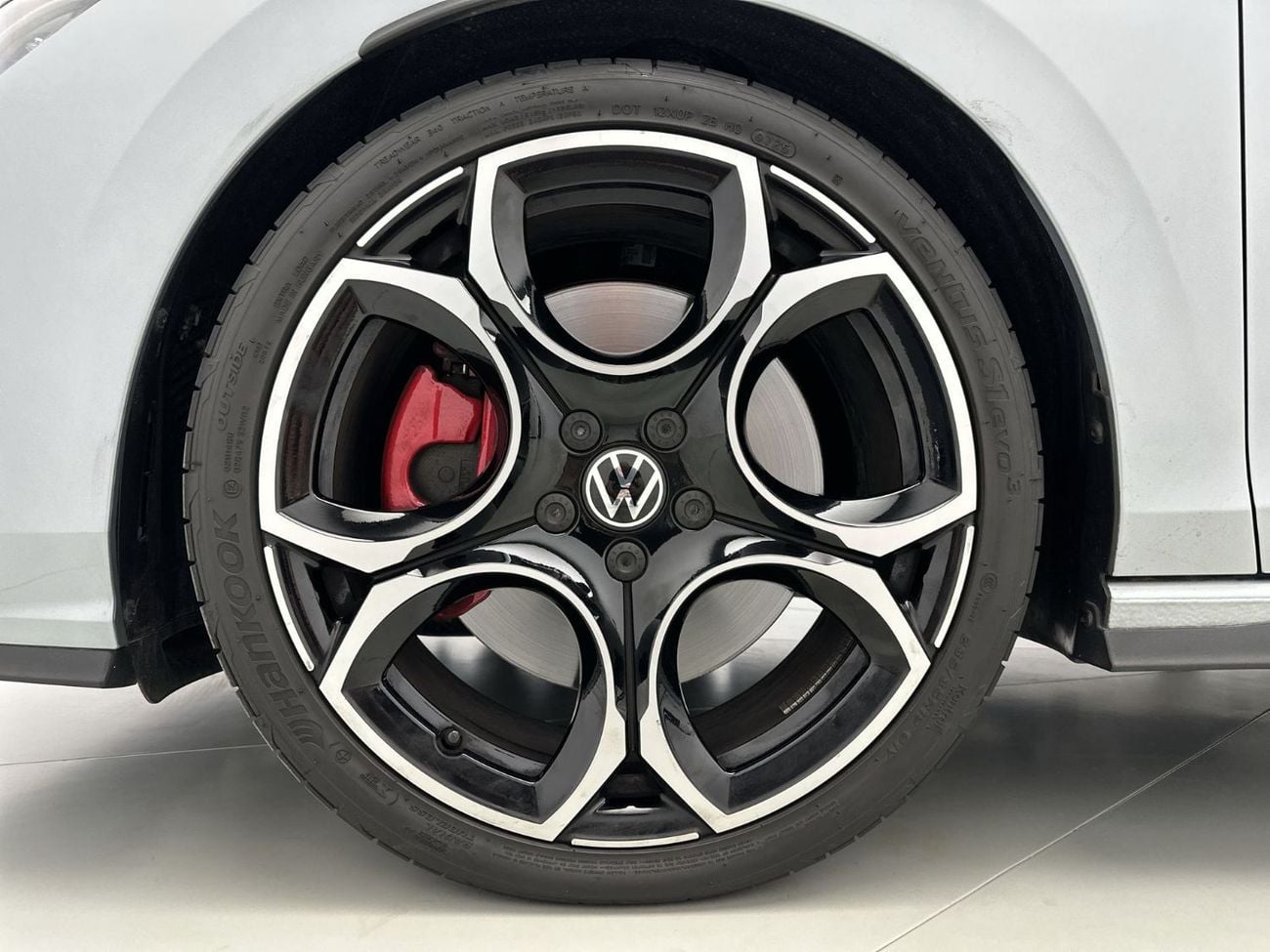 فولكس واجن جولف GTI Fabric++ 2L | Ex-Demo | Black Edition | Queenstown 19" Diamond-Cut Alloys | Performance Hatchback |