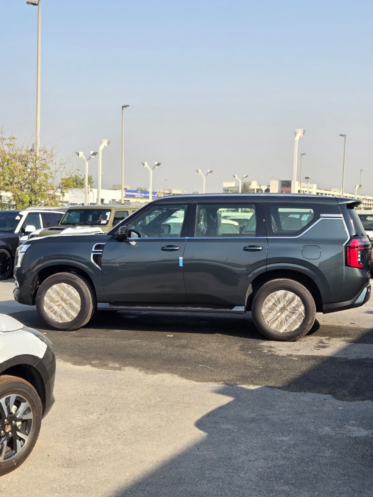 نيسان باترول PETROL A/T FULL OPTION