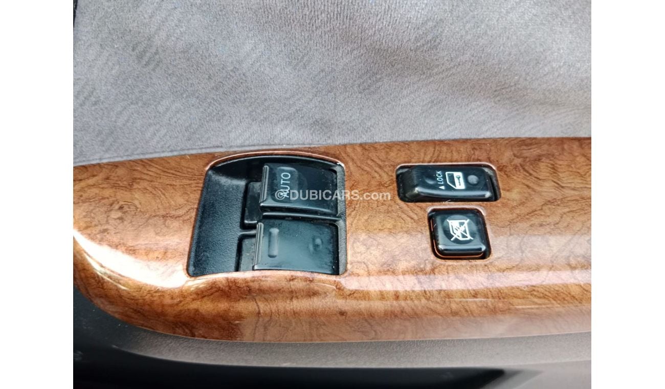 Toyota Hiace TOYOTA HIACE VAN RIGHT HAND DRIVE (PM1617)
