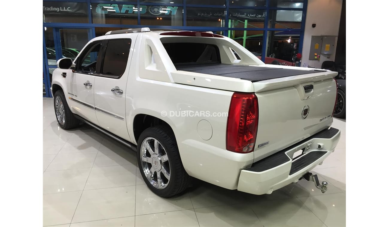 كاديلاك إسكالاد Cadillac Escalade EXT 2012 model done 59000 kms only, gulf specs, under warranty, showroom condition