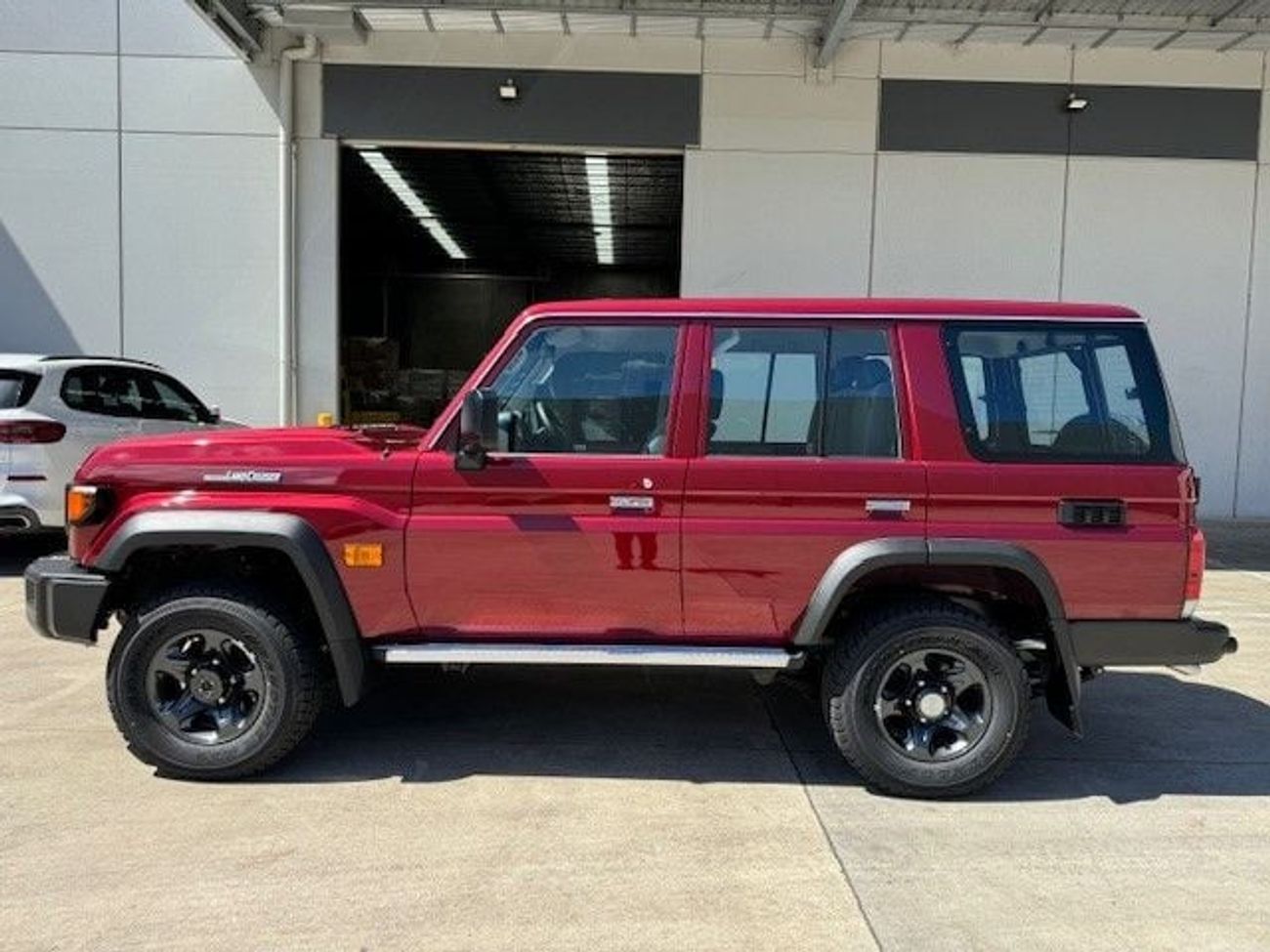 تويوتا لاند كروزر 70 AUTO DIESEL 2.8