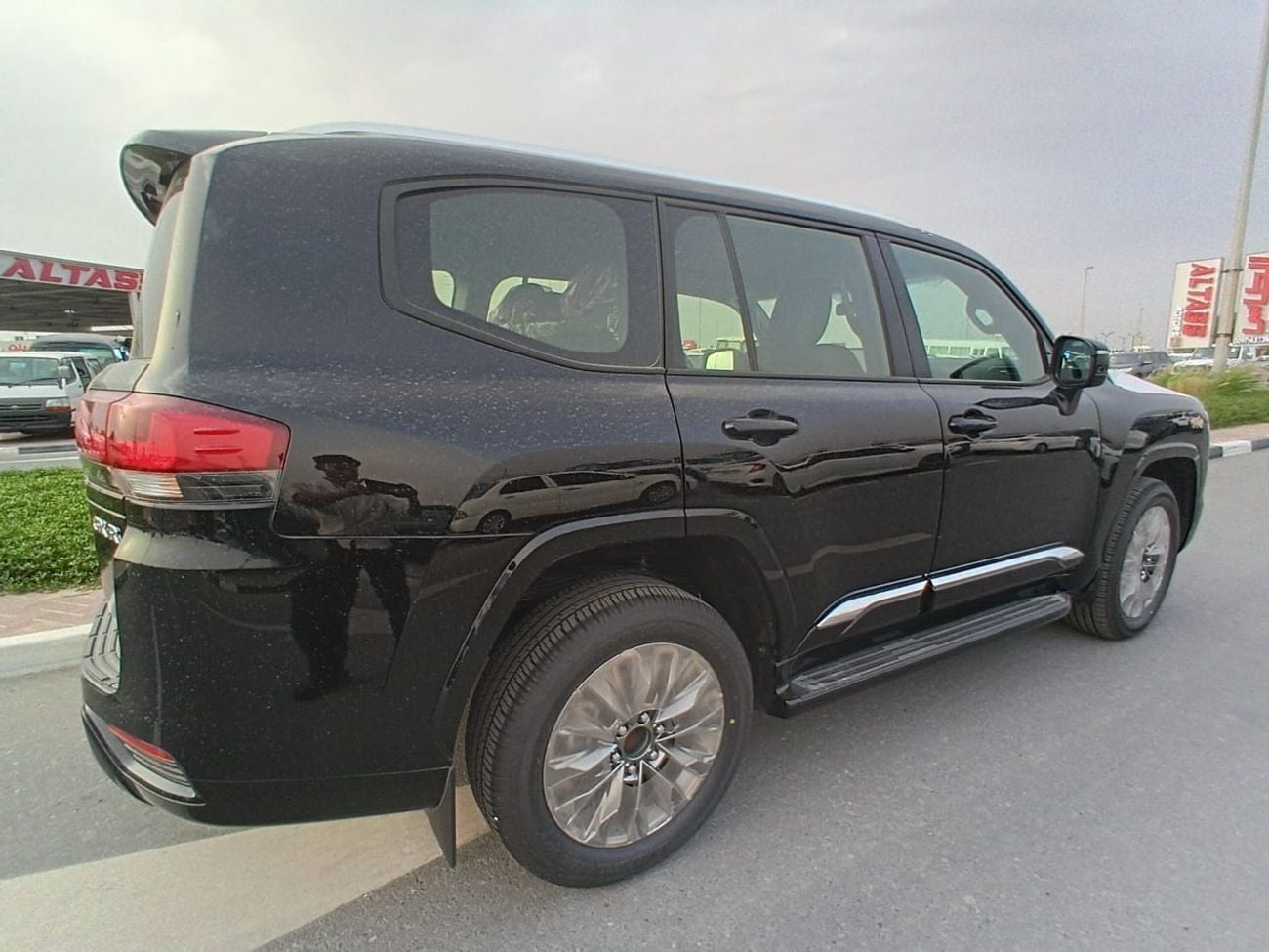 تويوتا لاند كروزر 2026 Toyota Land Cruiser LC300 GXR Mid 7-Seater (With Sunroof) 3.5L V6 Twin Turbo Petrol A/T 4WD Exp