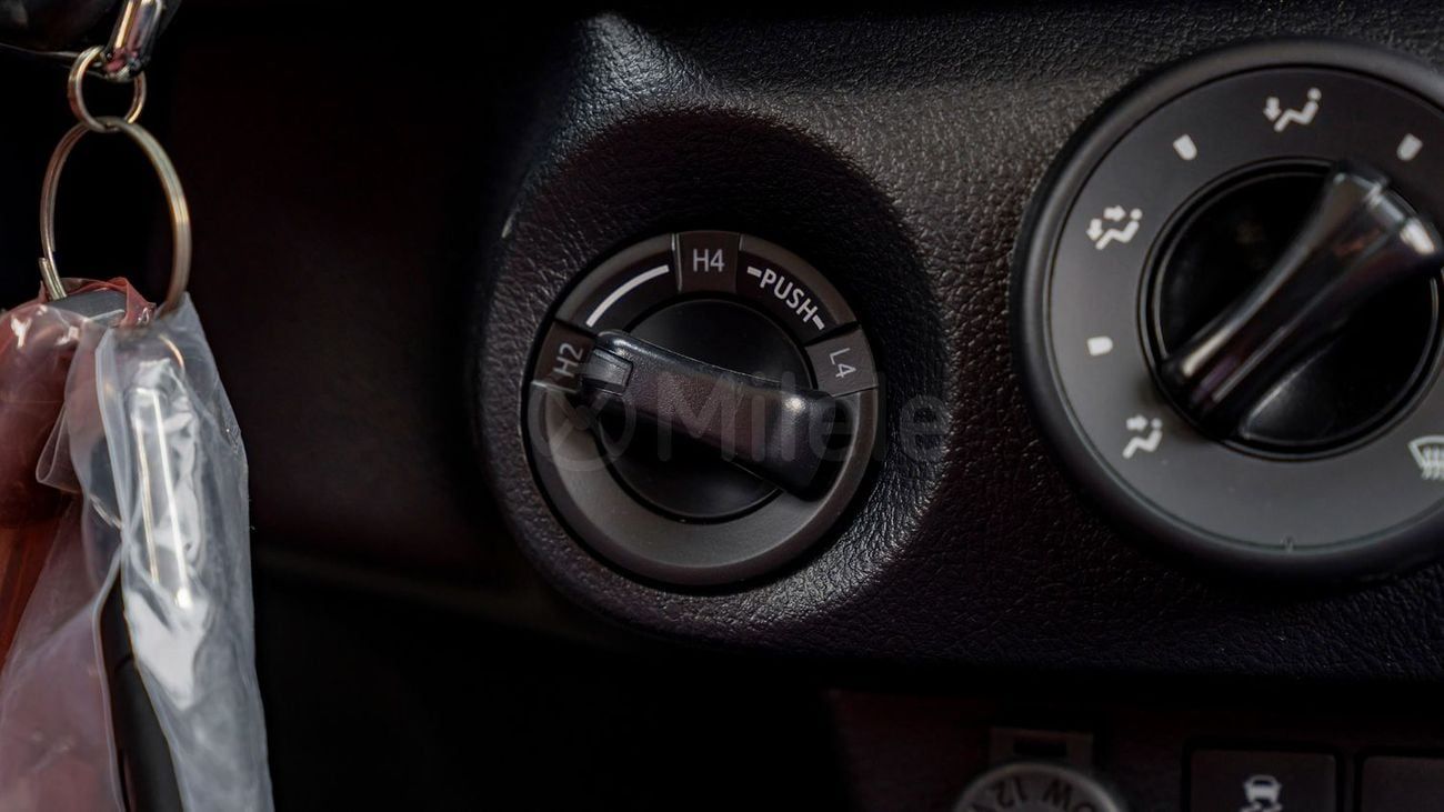 تويوتا هيلوكس  TOYOTA HILUX DC | 2-YEAR WARRANTY + SERVICE AVAILABLE | IN-HOUSE FINANCING | 0% DOWNPAYMENT (BANK)
