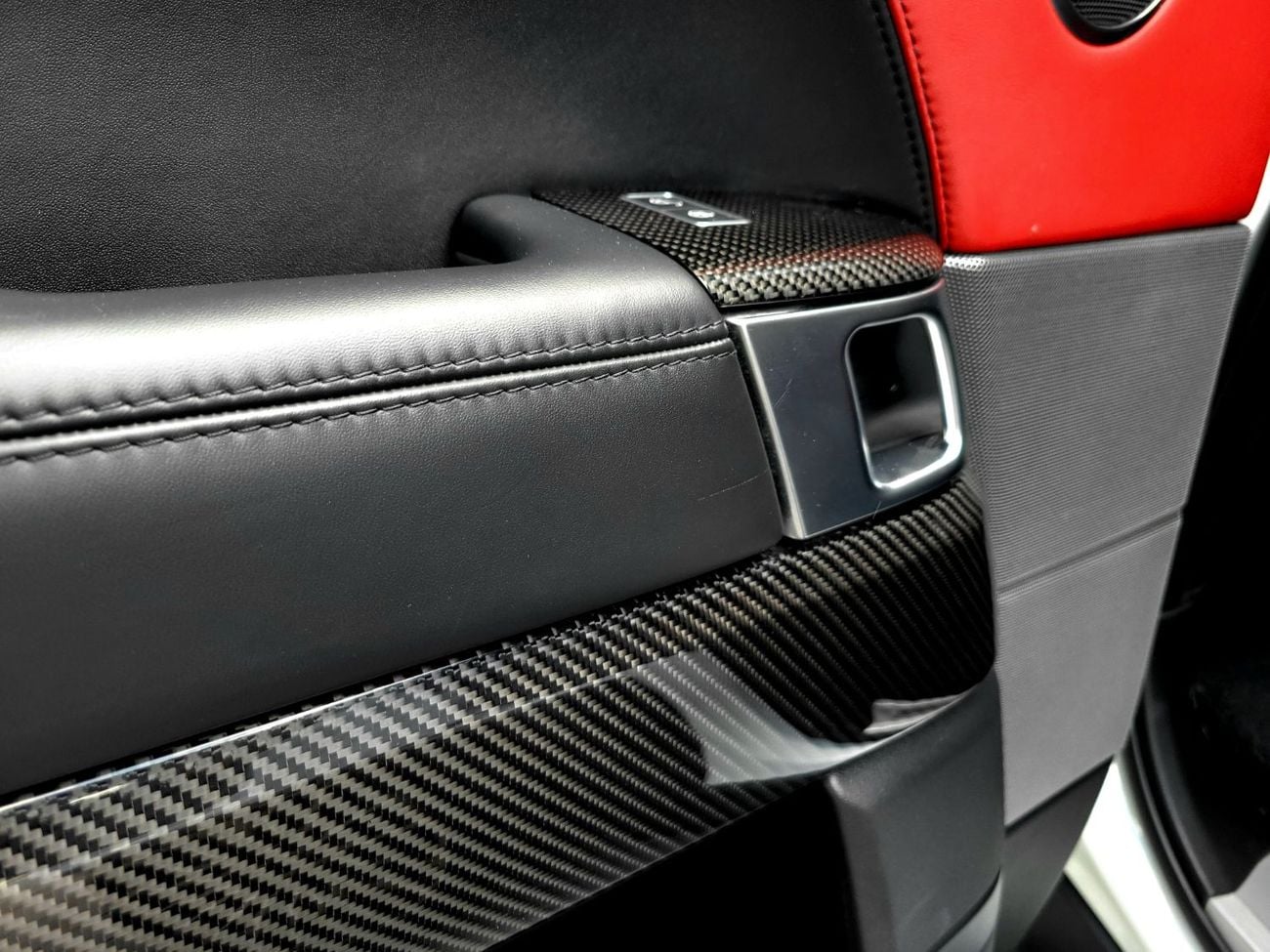 Land Rover Range Rover Sport SVR 5.0L (575 HP) AWD