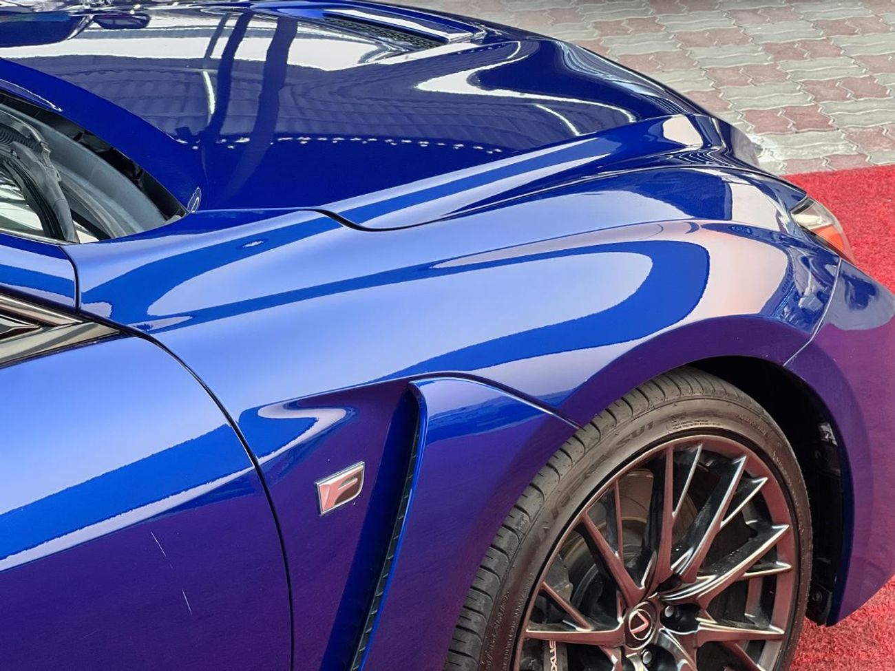 لكزس RC F بلاتينوم