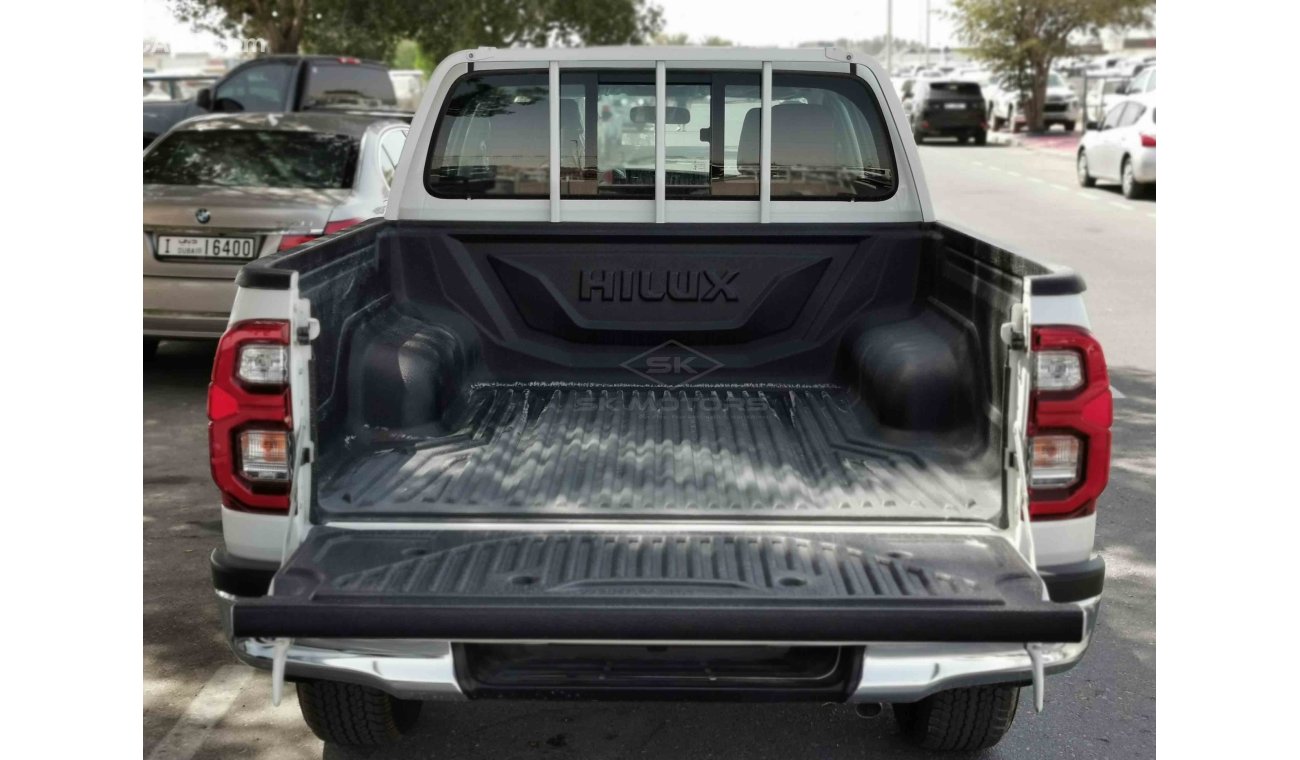 Toyota Hilux 2.7L, Manual, DRL LED Headlights, Rear Bedliner, Bluetooth, DVD, 4WD, Rear Camera (CODE # THFO03)