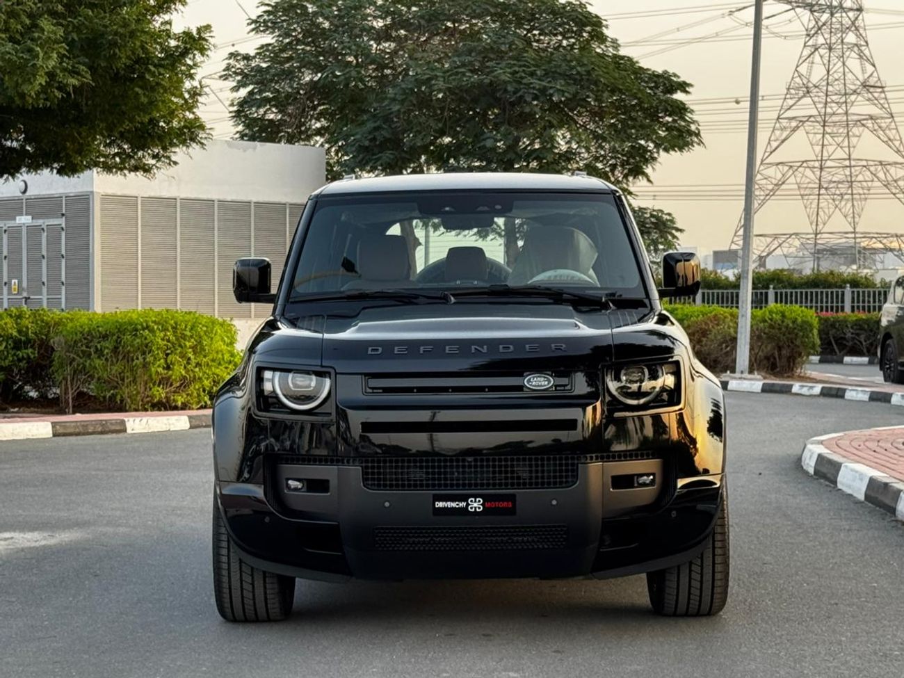 لاند روفر ديفندر LAND ROVER DEFENDER HSE P400 X-DAYNAMIC GCC FULLY LOADED UNDER WARRANTY