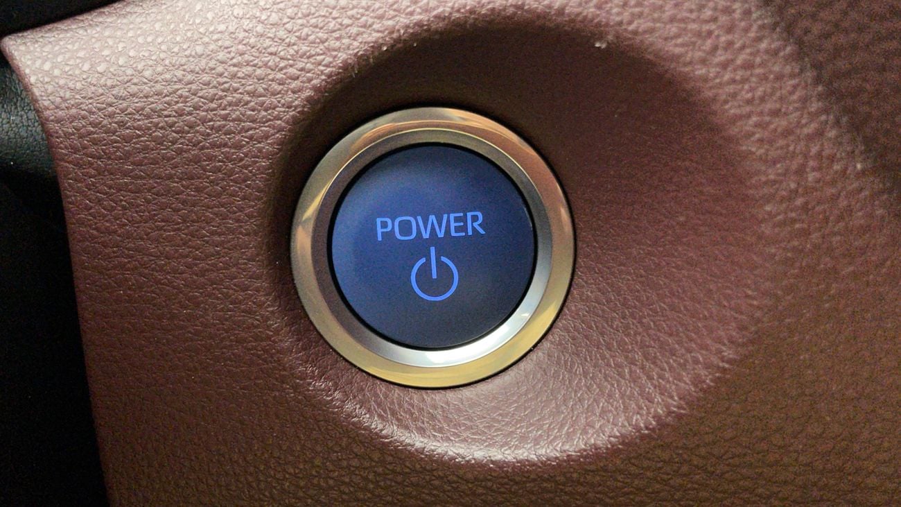 تويوتا كورولا كروس GLI 1.8 | بدون دفعة مقدمة | اختبار القيادة في المنزل