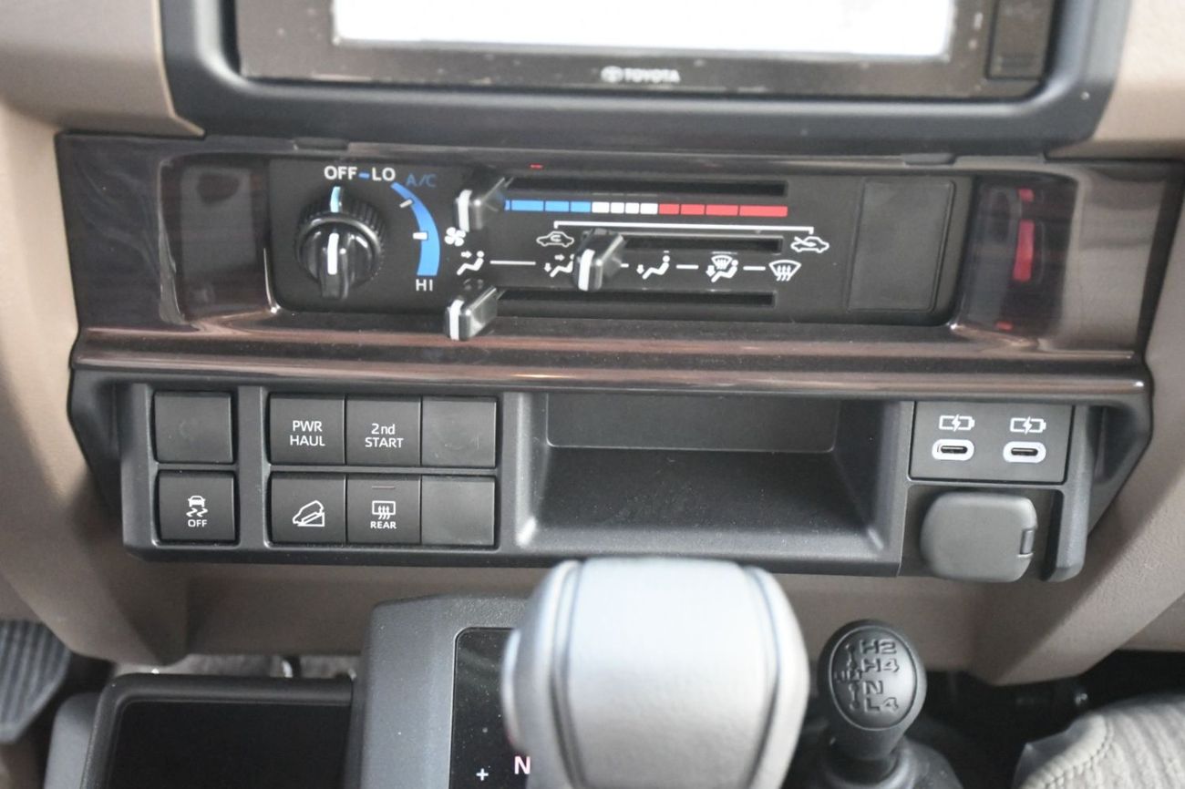 تويوتا لاند كروزر 70 GDJ76 2.8L TDSL - E AT 40th Anniversary Package 2025YM