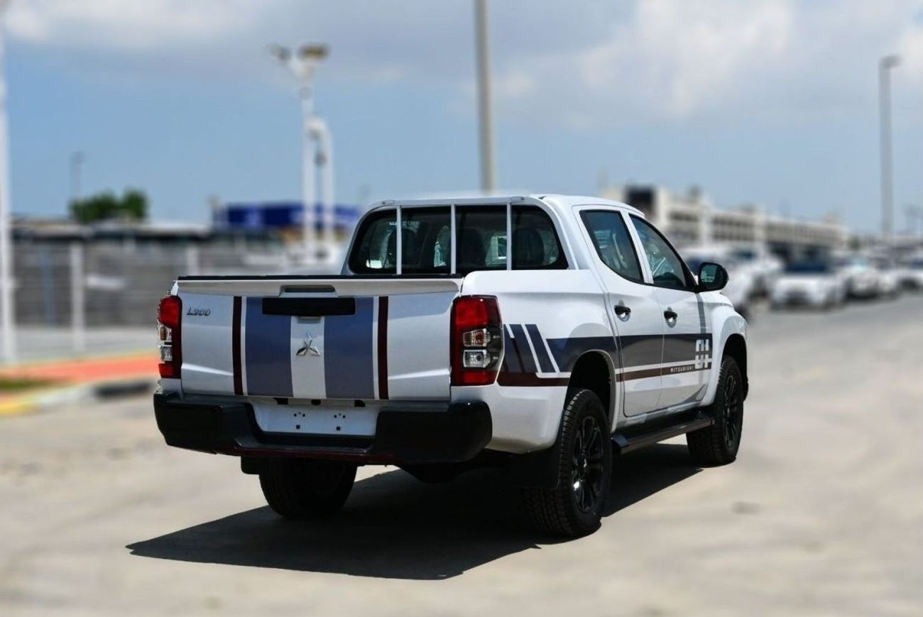 ميتسوبيشي L200 ميتسوبيشي L200 ديزل فل أوبشن أوتوماتيك 2.4 لتر أبيض من الخارج أسود من الداخل