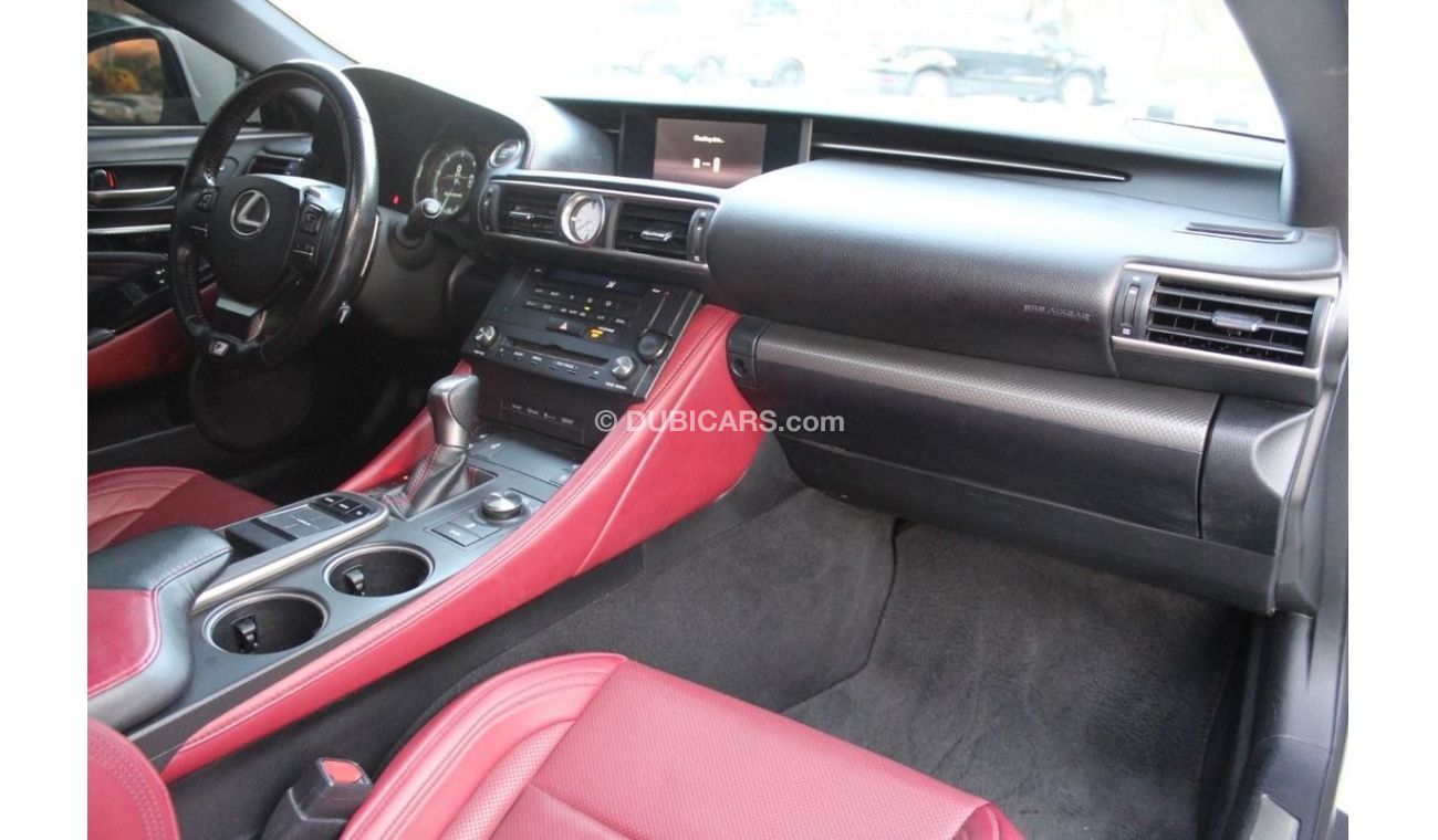 لكزس RC F بلاتينوم بلاتينوم