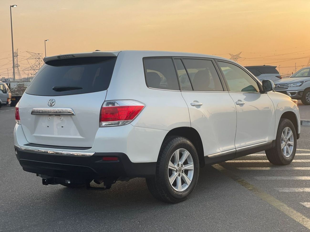 تويوتا هايلاندر 2012 Toyota Highlander LE+ MidOption - 3.5L V6 - 7 Seater - Fully Maintained - 90,000 Mileage