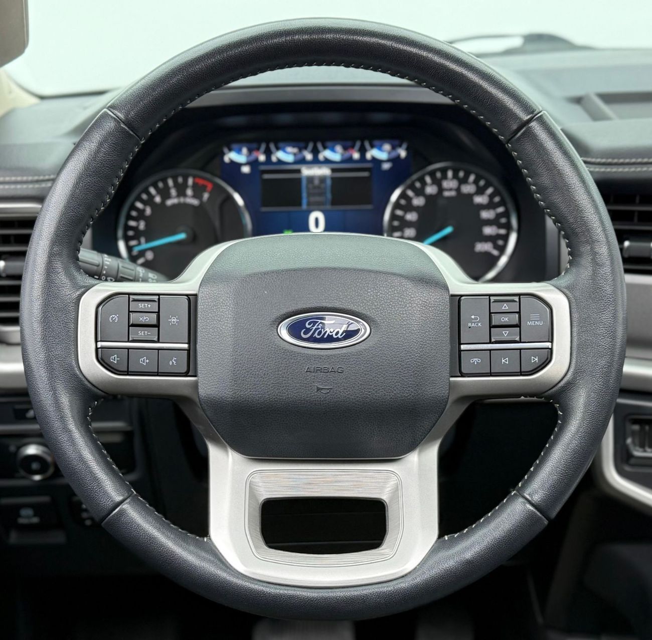 Ford Expedition XLT 2022 Ford Expedition XLT, 2028 Ford Warranty + Service Pack, Very Low Km, 8 Seater, GCC