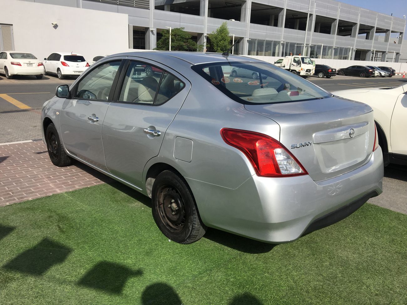 Nissan Sunny we offer : * Car finance services on banks * Extended warranty * Registration / export services