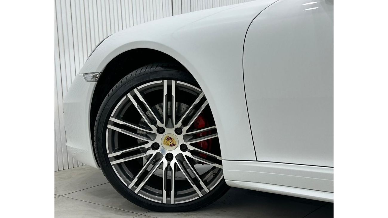 Porsche 911 2015 Porsche 911 Carrera 4, Service History, Low Kilometers, GCC Specs