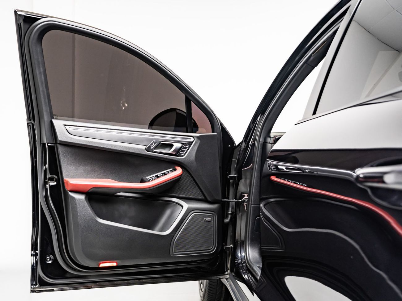 Porsche Macan Std 2.0L (252 HP) 2019 Porsche Macan, March 2026 Blackline Warranty, Full Service History, GCC